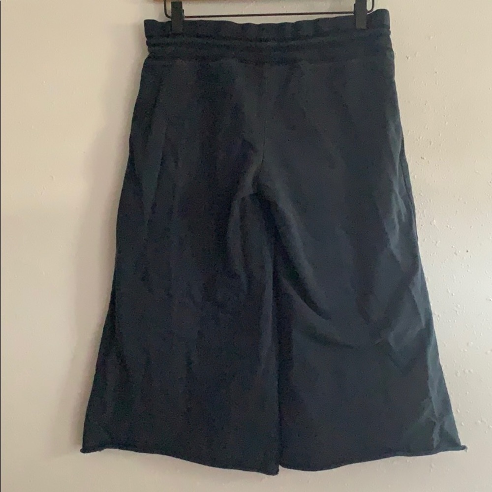Mossimo Black Drawstring Gaucho Capris - M - Picture 4 of 4